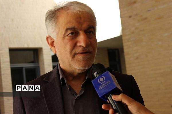 مراسم استانی جشن عاطفه‌ها در مدرسه بانو همایونی ناحیه یک اصفهان