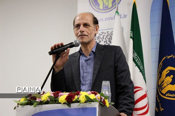 مراسم استانی جشن عاطفه‌ها در مدرسه بانو همایونی ناحیه یک اصفهان