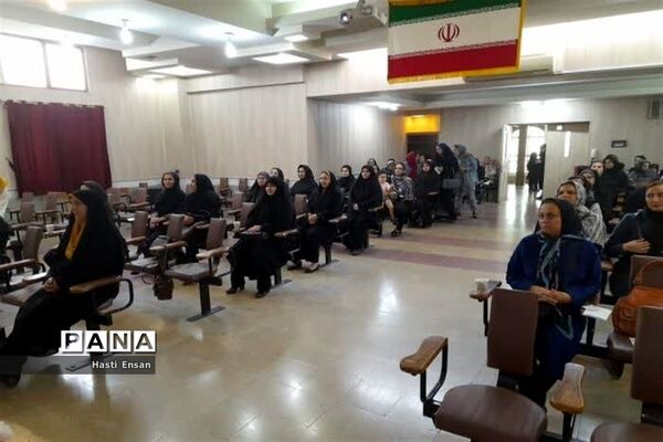 جلسه مجمع عمومی انجمن اولیا و مربیان دبیرستان آرمیتا مصلی‌نژاد