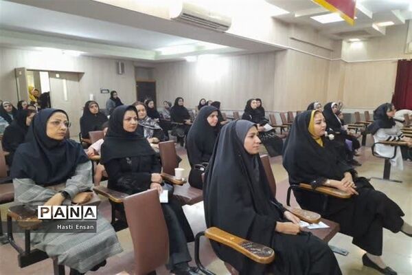 جلسه مجمع عمومی انجمن اولیا و مربیان دبیرستان آرمیتا مصلی‌نژاد