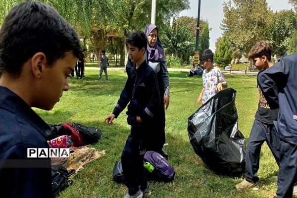 سومین اردوی یکروزه دهه هشتادی‌ها در بوستان ۱۵ خرداد شهرستان ورامین