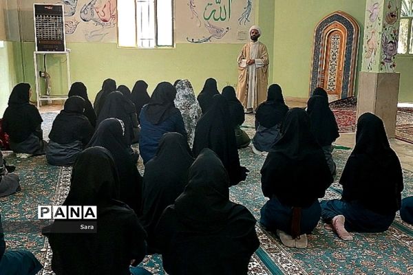 برگزاری جشن میلاد دو ستاره نورانی در دبیرستان مدنی منطقه ۱۸