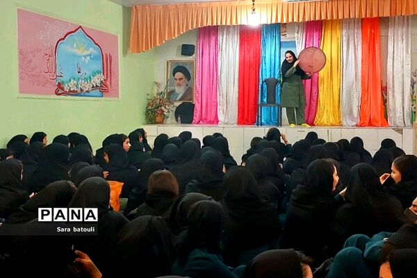 برگزاری جشن میلاد دو ستاره نورانی در دبیرستان مدنی منطقه ۱۸