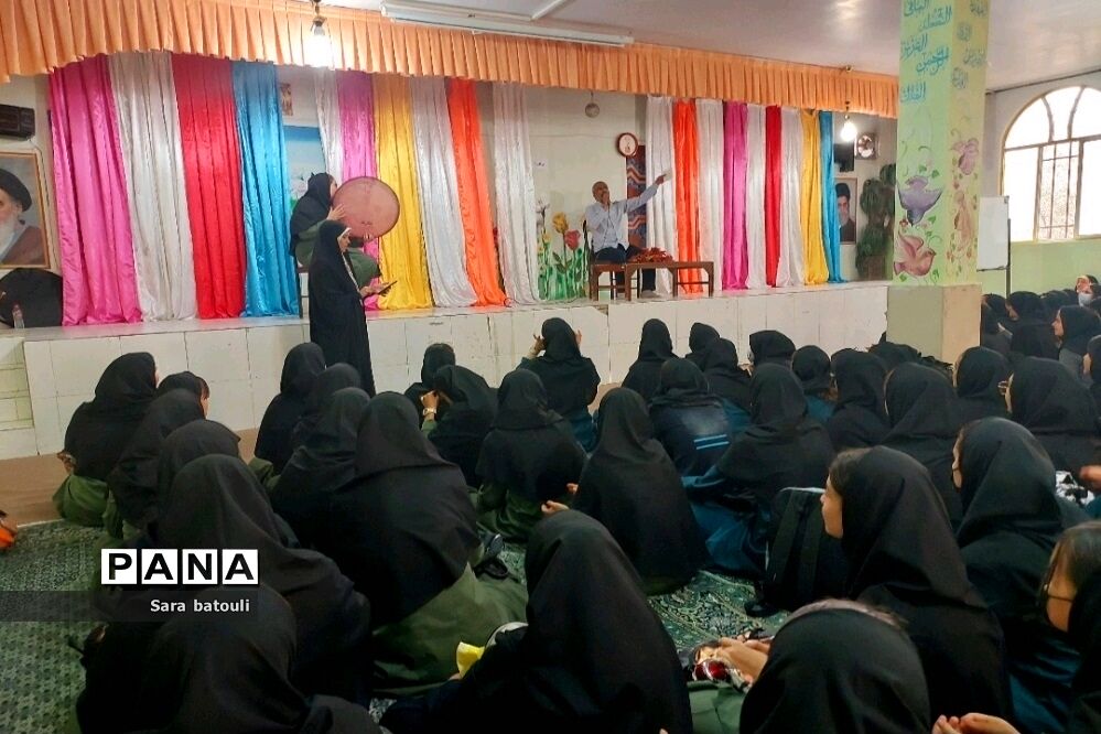 برگزاری جشن میلاد دو ستاره نورانی در دبیرستان مدنی منطقه ۱۸