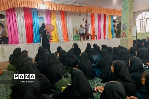 برگزاری جشن میلاد دو ستاره نورانی در دبیرستان مدنی منطقه ۱۸