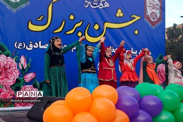 جشن بزرگ هفته وحدت در ناحیه ۲ بهارستان‌