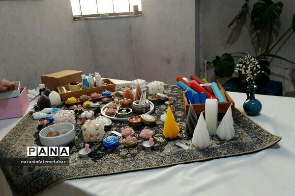 نمایشگاه هنرهای تجسمی هنرمندان شهرستان فیروزکوه به‌مناسبت هفته فرهنگی