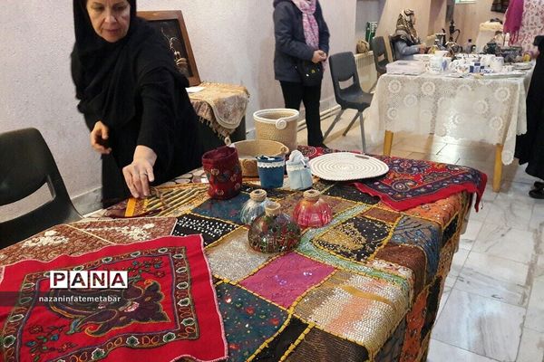 نمایشگاه هنرهای تجسمی هنرمندان شهرستان فیروزکوه به‌مناسبت هفته فرهنگی