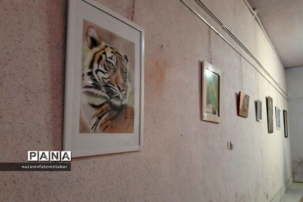 نمایشگاه هنرهای تجسمی هنرمندان شهرستان فیروزکوه به‌مناسبت هفته فرهنگی