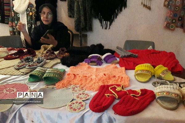 نمایشگاه هنرهای تجسمی هنرمندان شهرستان فیروزکوه به‌مناسبت هفته فرهنگی