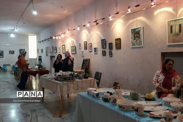 نمایشگاه هنرهای تجسمی هنرمندان شهرستان فیروزکوه به‌مناسبت هفته فرهنگی