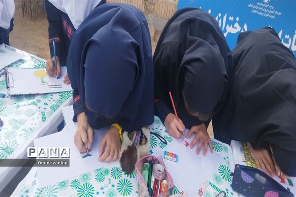 نقاشی همگانی با موضوع ایثار و شهادت در آموزشگاه‌های ابتدایی خراسان شمالی