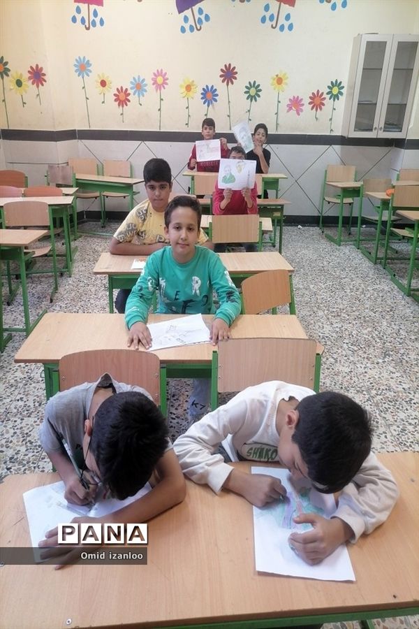نقاشی همگانی با موضوع ایثار و شهادت در آموزشگاه‌های ابتدایی خراسان شمالی