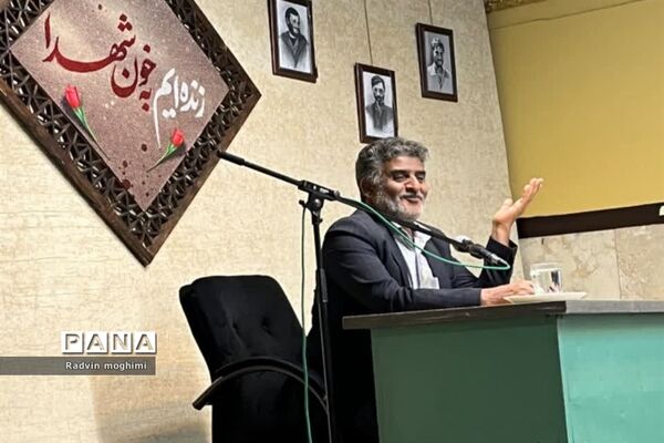 مراسم یادبود شهید‌هادی در دبیرستان دکتر حسابی منطقه ۸