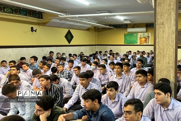 مراسم یادبود شهید‌هادی در دبیرستان دکتر حسابی منطقه ۸