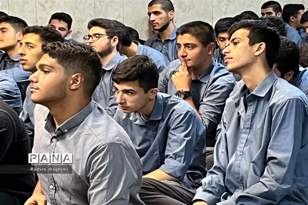 مراسم یادبود شهید‌هادی در دبیرستان دکتر حسابی منطقه ۸