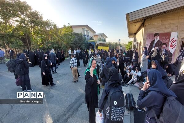 بدرقه دختران منطقه ۵ برای اعزام به اردوی راهیان نور غرب کشور