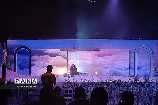 اجرای نمایش آن سوی تاریکی‌ها درجستجوی نور