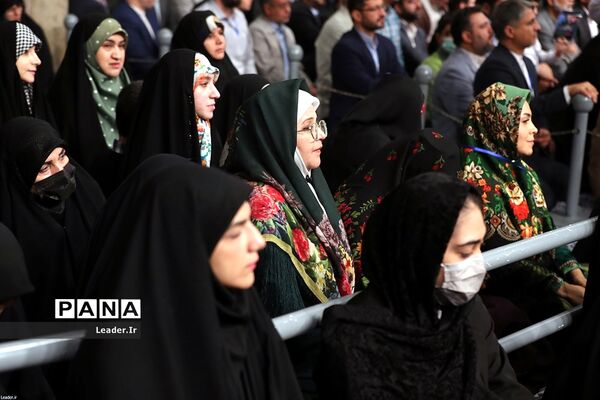 دیدار مسئولان نظام، سفرای کشور‌های اسلامی و میهمانان کنفرانس وحدت با مقام معظم رهبری