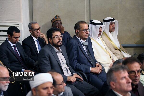 دیدار مسئولان نظام، سفرای کشور‌های اسلامی و میهمانان کنفرانس وحدت با مقام معظم رهبری