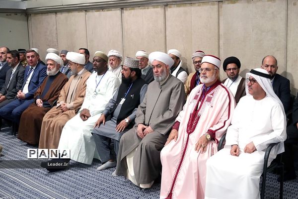 دیدار مسئولان نظام، سفرای کشور‌های اسلامی و میهمانان کنفرانس وحدت با مقام معظم رهبری