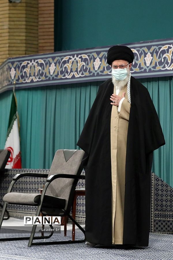 دیدار مسئولان نظام، سفرای کشور‌های اسلامی و میهمانان کنفرانس وحدت با مقام معظم رهبری