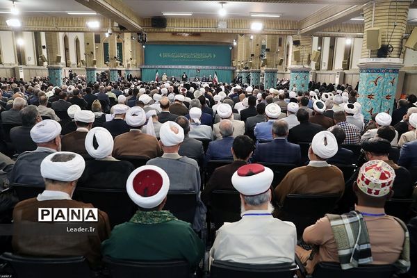 دیدار مسئولان نظام، سفرای کشور‌های اسلامی و میهمانان کنفرانس وحدت با مقام معظم رهبری