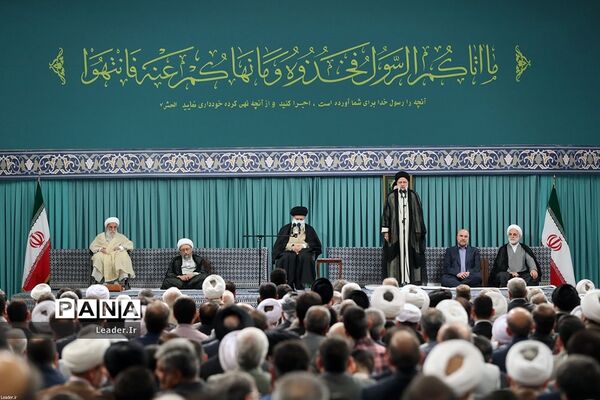 دیدار مسئولان نظام، سفرای کشور‌های اسلامی و میهمانان کنفرانس وحدت با مقام معظم رهبری