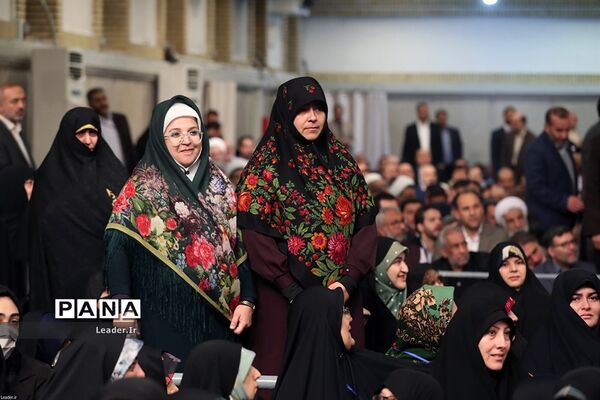 دیدار مسئولان نظام، سفرای کشور‌های اسلامی و میهمانان کنفرانس وحدت با مقام معظم رهبری