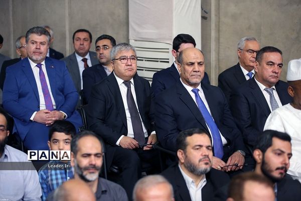 دیدار مسئولان نظام، سفرای کشور‌های اسلامی و میهمانان کنفرانس وحدت با مقام معظم رهبری