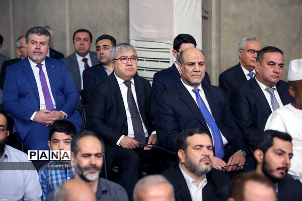 دیدار مسئولان نظام، سفرای کشور‌های اسلامی و میهمانان کنفرانس وحدت با مقام معظم رهبری