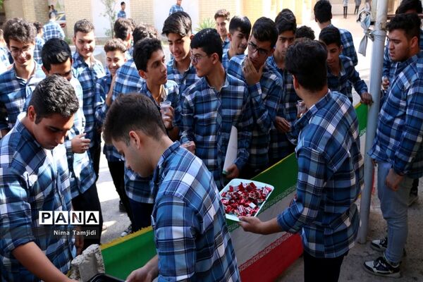جشن میلاد حضرت نبی اکرم(ص) و امام جعفر صادق‌(ع) در دبیرستان شریعتی بوشهر