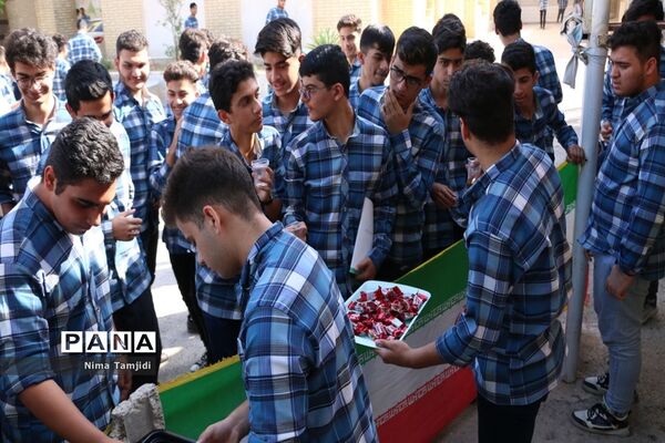 جشن میلاد حضرت نبی اکرم(ص) و امام جعفر صادق‌(ع) در دبیرستان شریعتی بوشهر