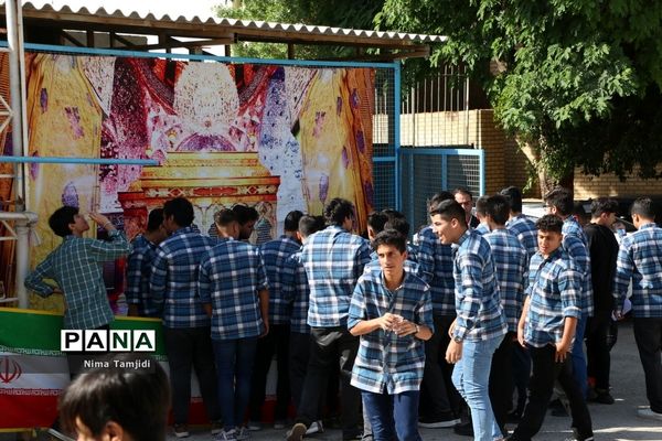 جشن میلاد حضرت نبی اکرم(ص) و امام جعفر صادق‌(ع) در دبیرستان شریعتی بوشهر