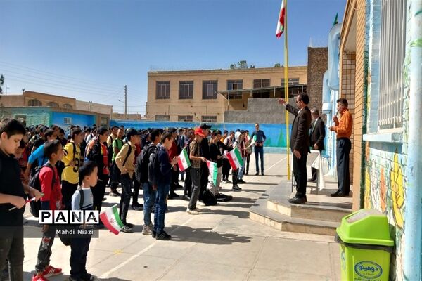 نواخته شدن زنگ حمایت از فلسطین در دبیرستان بصیری‌۲ کاشمر