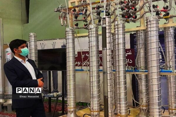 بازدید از نمایشگاه تخصصی دستاوردهای صنعت هسته‌ای کشور