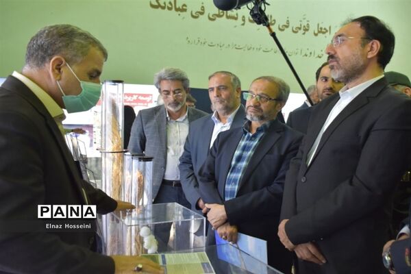 بازدید از نمایشگاه تخصصی دستاوردهای صنعت هسته‌ای کشور