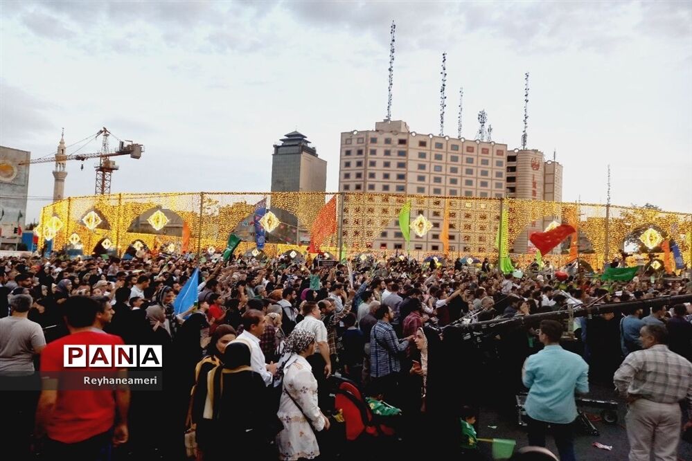 جشن بزرگ میلاد پیامبر اکرم (ص) در میدان ولیعصر تهران