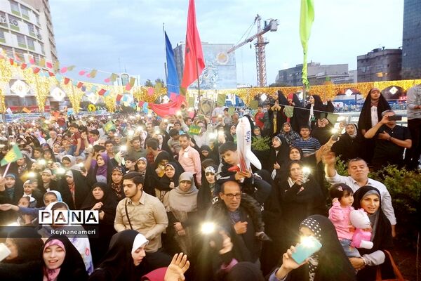 جشن بزرگ میلاد پیامبر اکرم (ص) در میدان ولیعصر تهران