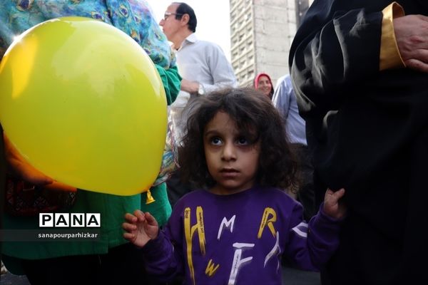 جشن بزرگ میلاد پیامبر اکرم (ص) در میدان ولیعصر تهران