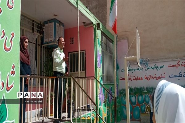 تجلیل از زحمات کارکنان نیروی انتظامی ملارد در دبستان سارا
