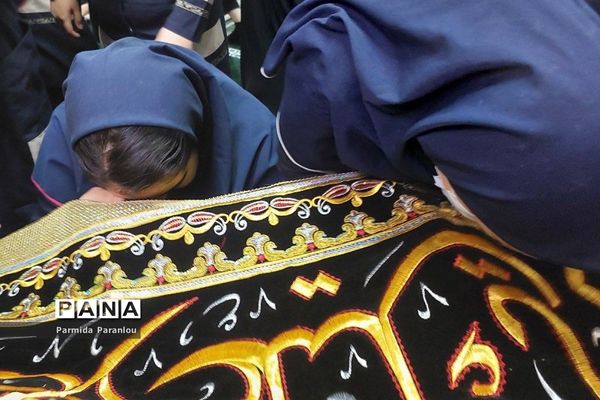 جشن هفته وحدت در دبیرستان نشاط ناحیه ۲ بهارستان‌