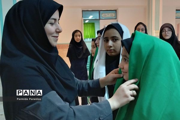 جشن هفته وحدت در دبیرستان نشاط ناحیه ۲ بهارستان‌