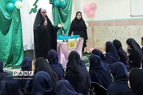 جشن هفته وحدت در دبیرستان نشاط ناحیه ۲ بهارستان‌