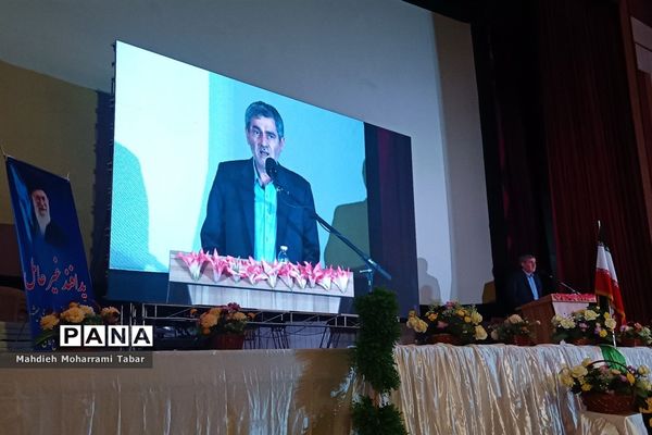 نشست صمیمانه استاندار فارس با مدیران مدارس استان