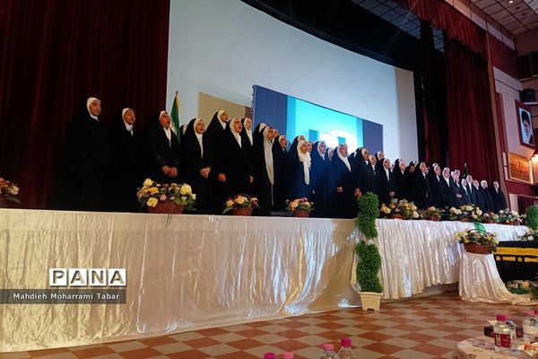 نشست صمیمانه استاندار فارس با مدیران مدارس استان