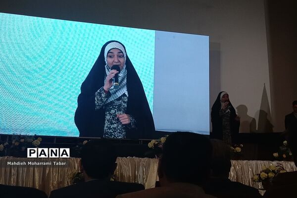 نشست صمیمانه استاندار فارس با مدیران مدارس استان