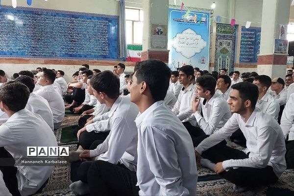 جشن دانش‌آموزی هفته وحدت در دبیرستان نمونه دولتی شهدای علم و فناوری