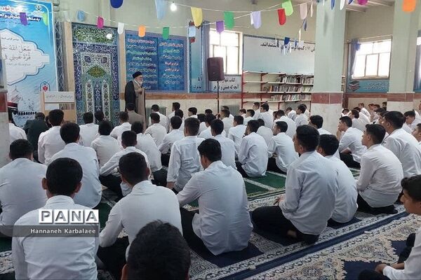 جشن دانش‌آموزی هفته وحدت در دبیرستان نمونه دولتی شهدای علم و فناوری