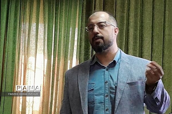 برگزاری همایش انگیزشی «بهترین خودت باش» ویژه دانش‌آموزان کنکوری در دبیرستان حکمت